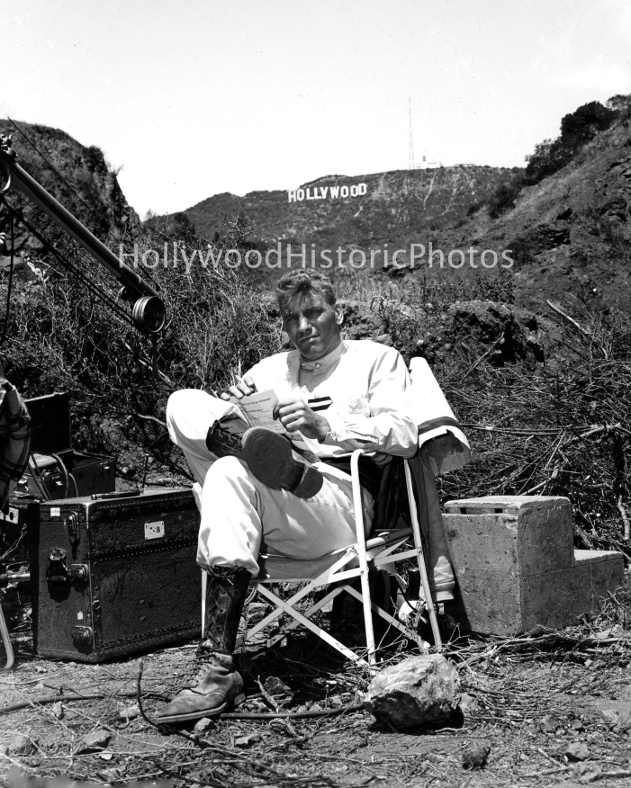 Bronson Canyon 1951 1 Burt Lancaster behind the scenes while filming Ten Tall Men.jpg